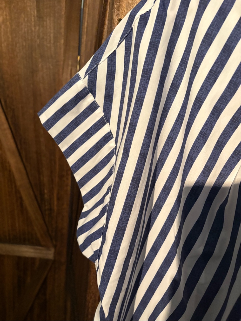 Hope & Harlow Striped Navy and White Short-Sleeve Button-Front Blouse - Picture 3 of 6